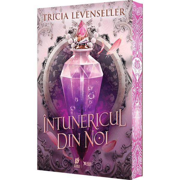 Carte Intunericul din noi - Tricia Levenseller