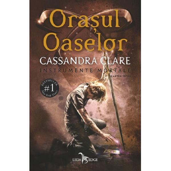 Carte Orasul oaselor. Seria Instrumente mortale. Vol.1 - Cassandra Clare
